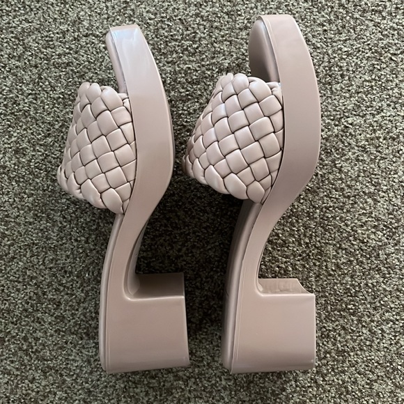 NWOT Dolce Vita Goldy Size 9 - Picture 3 of 16